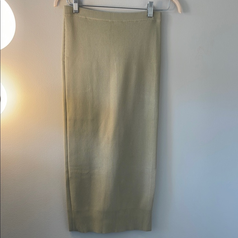 H&M Green Midi Ribbed Pencil Skirt